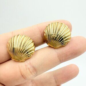 Vintage Clam Shell Gold Tone Clip on Earrings